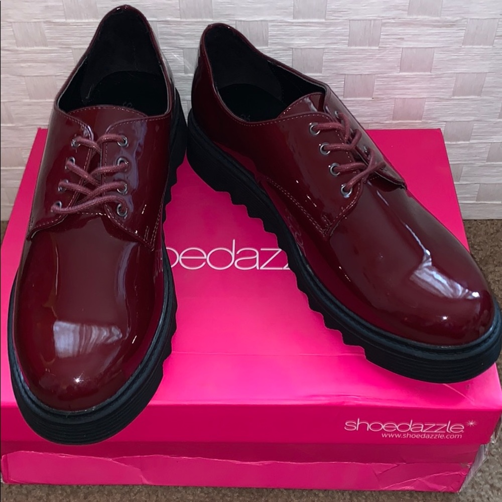 Shoe Dazzle WOMANS Bordeaux lace up shoe SZ.9